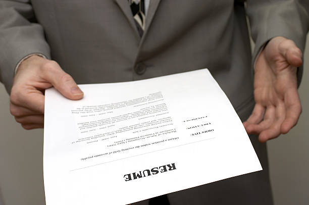 求人で面接に来た男性の履歴書はマネージャーから店長までがチェックする、の説明