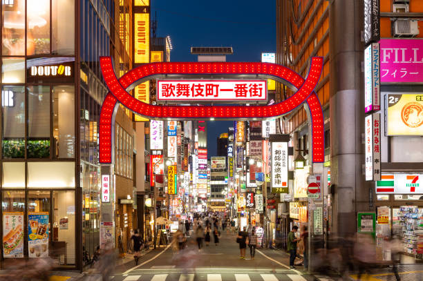 男性が歌舞伎町で高収入を得る方法と稼げる職業の選び方の説明